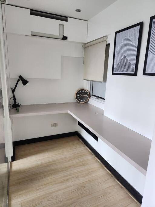 Enjoy Bgc Sunset And Golf Course View 2 Bedroom Loft With 100Mbps Internet Connection Manila Exterior foto